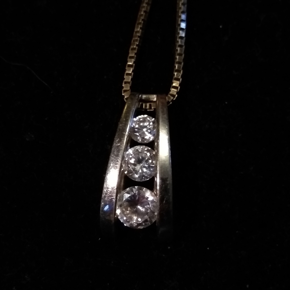 Beautiful Sterling Silver 3 diamond drop down necklace